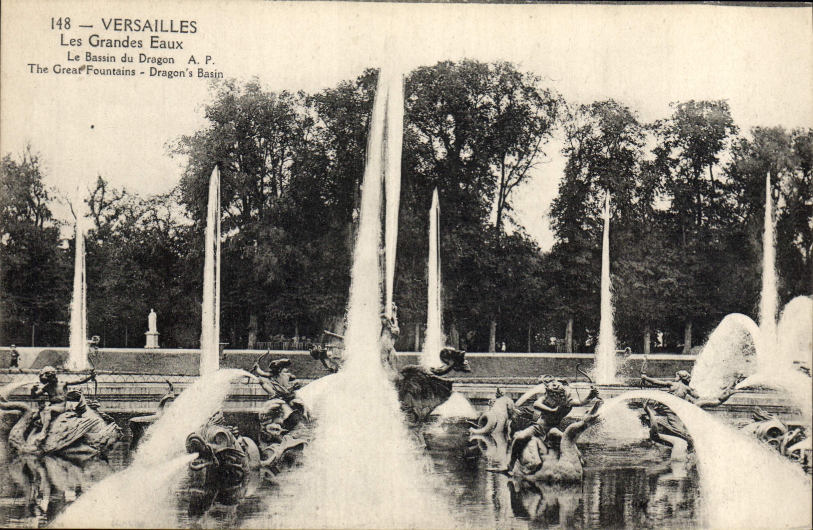 CPA Versailles Les Grandes Eaux Le Bassin du Dragon A P 