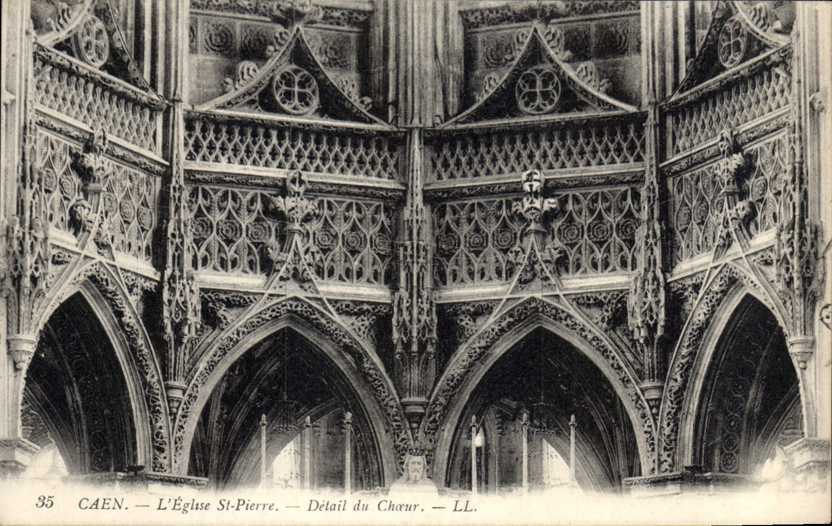 CPA Caen L'Eglise St Pierre Detail du Choeur 
