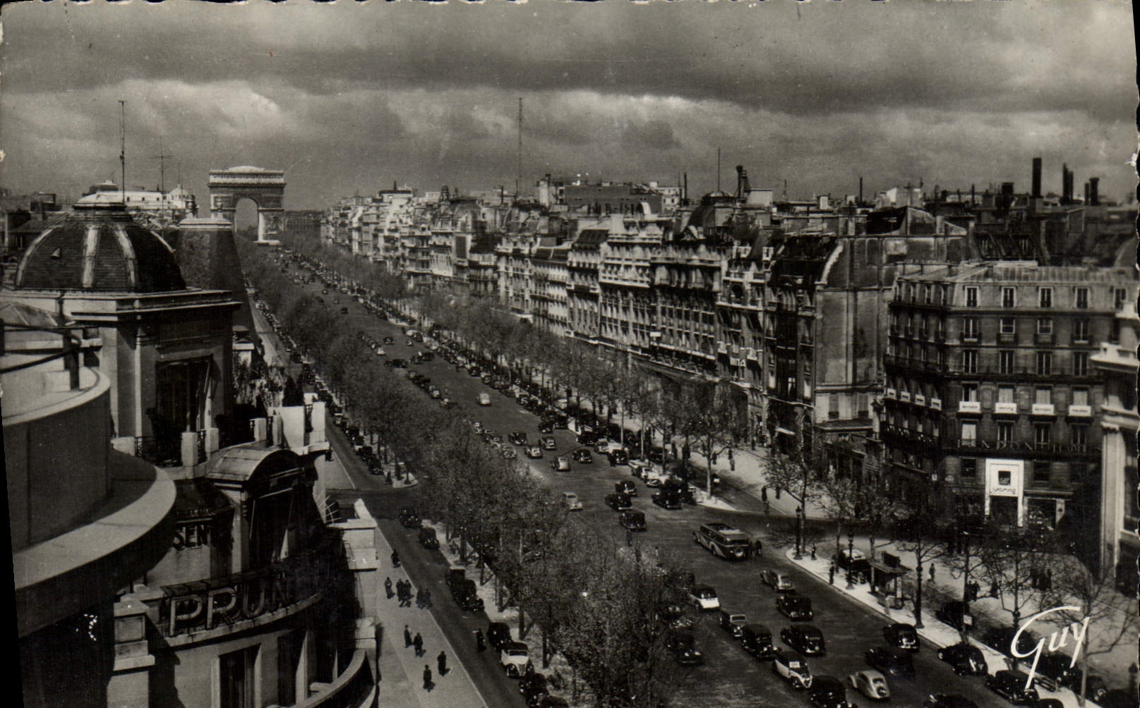 CPA Paris et ses Merveilles Avenue des Champs Elysees 