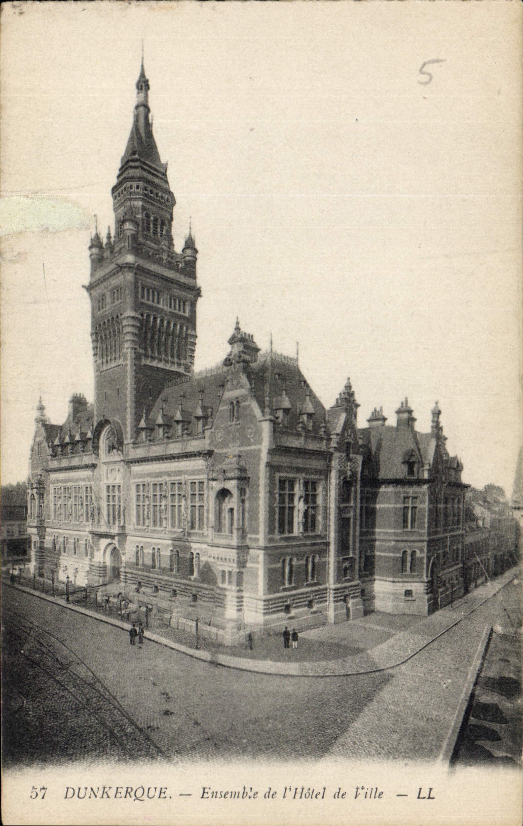CPA Dunkerque Ensemble de l"Hotel de Ville