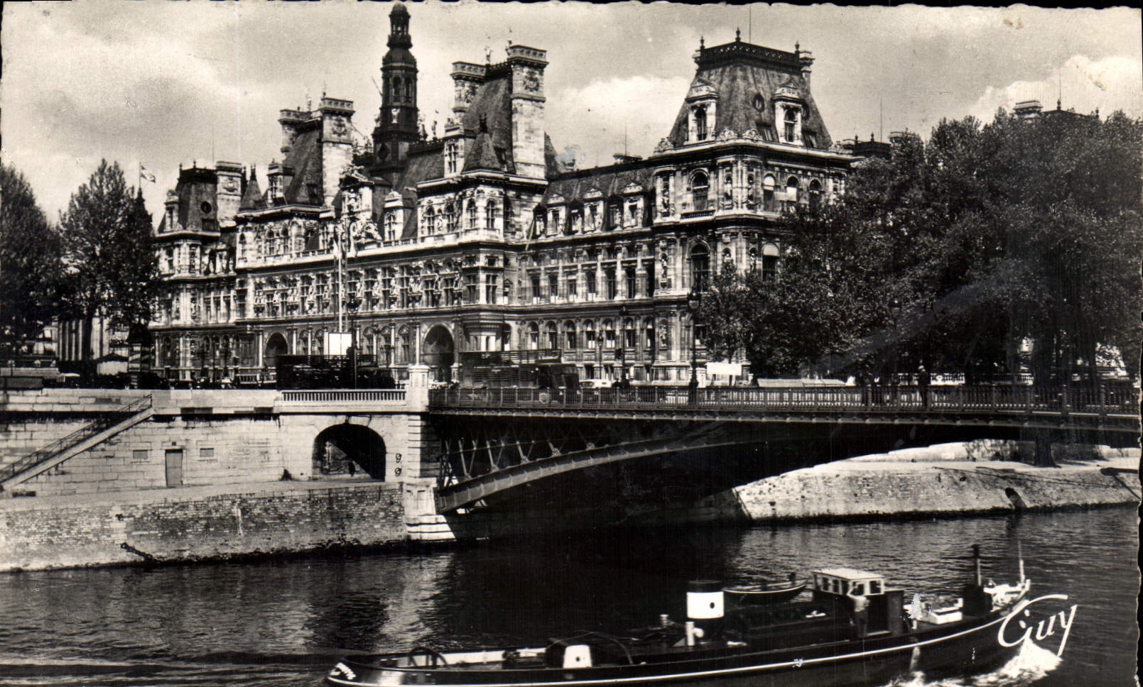CPM Paris Hotel de ville Bateau Peniche