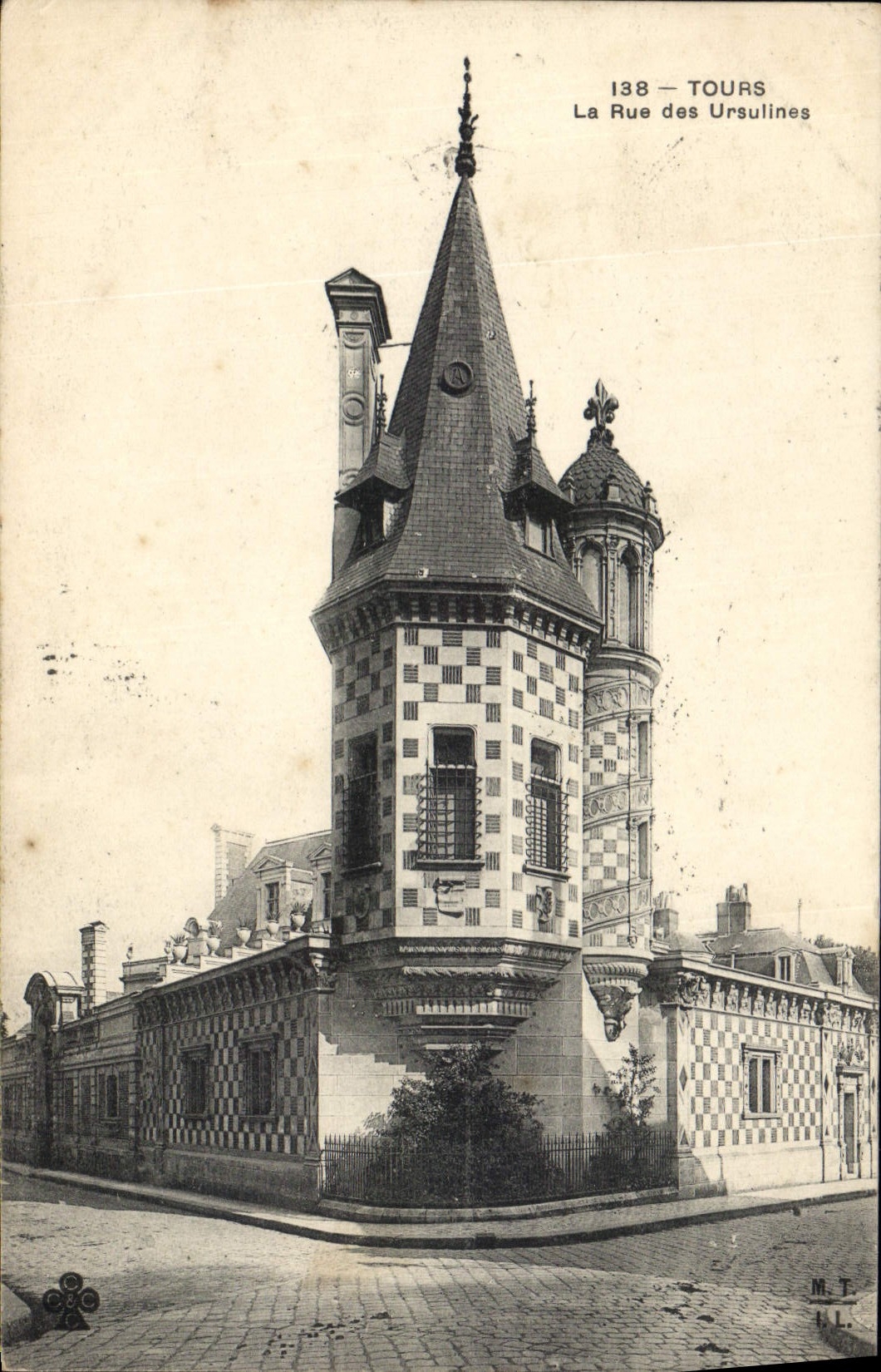 CPA Tours La Rue des Ursulines 