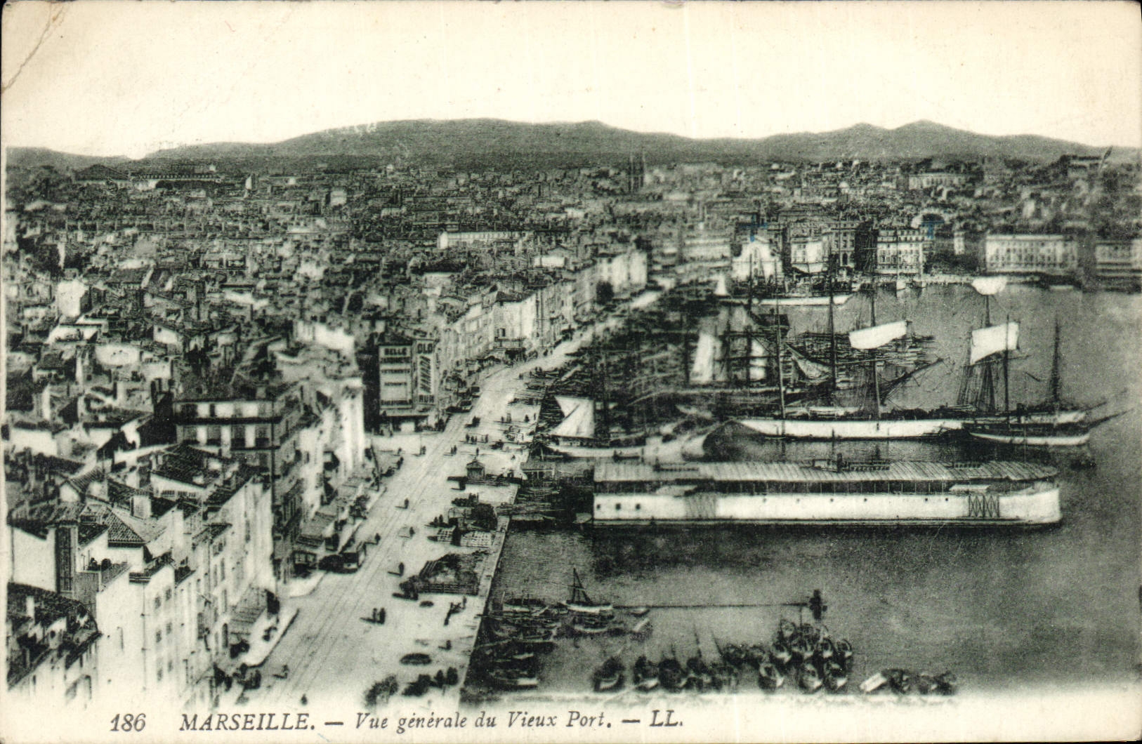 CPA Marseille Vue generale du Vieux Port 