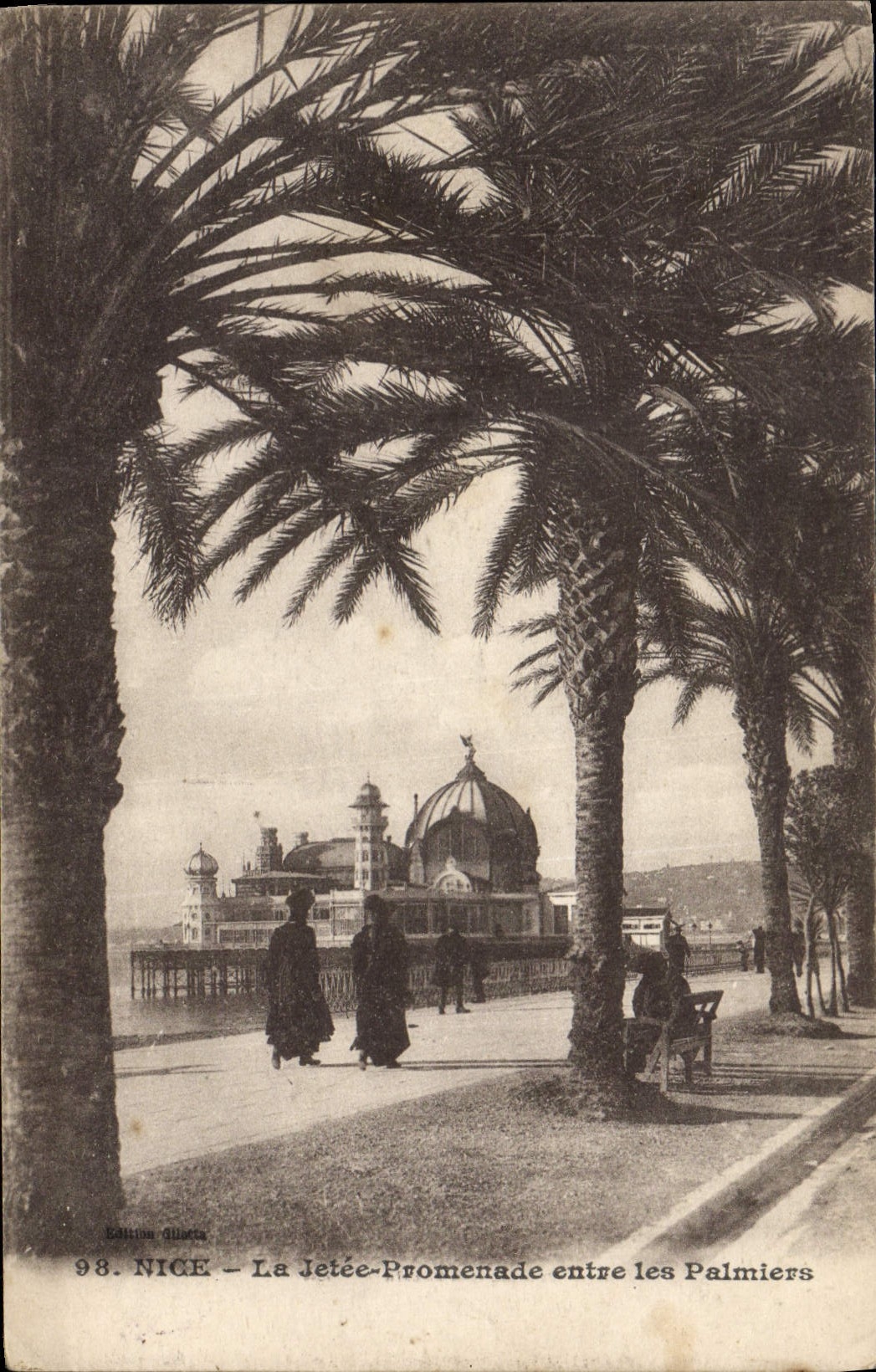 CPA Nice La Jetee Promenade entre les Palmiers
