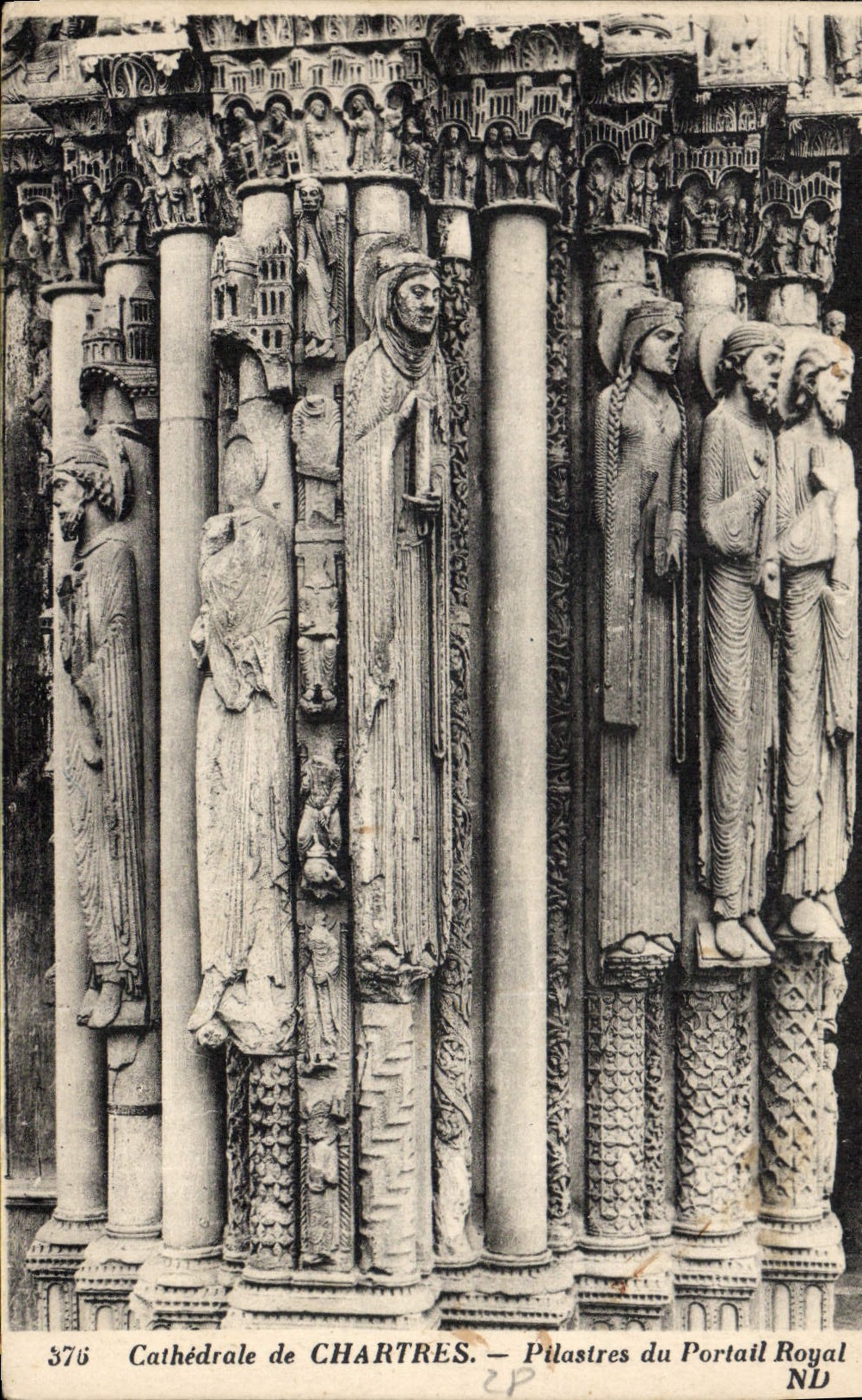 CPA Cathedrale de Chartres Pilastres du Portail Royal