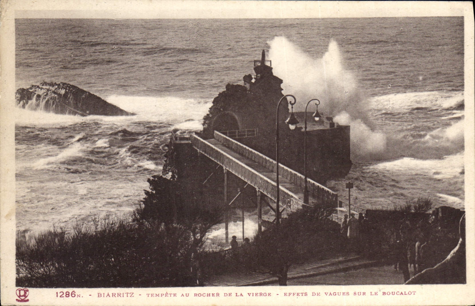 CPA Biarritz Tempete au Rocher de la Vierge Effets de Vagues sur la Boucalot