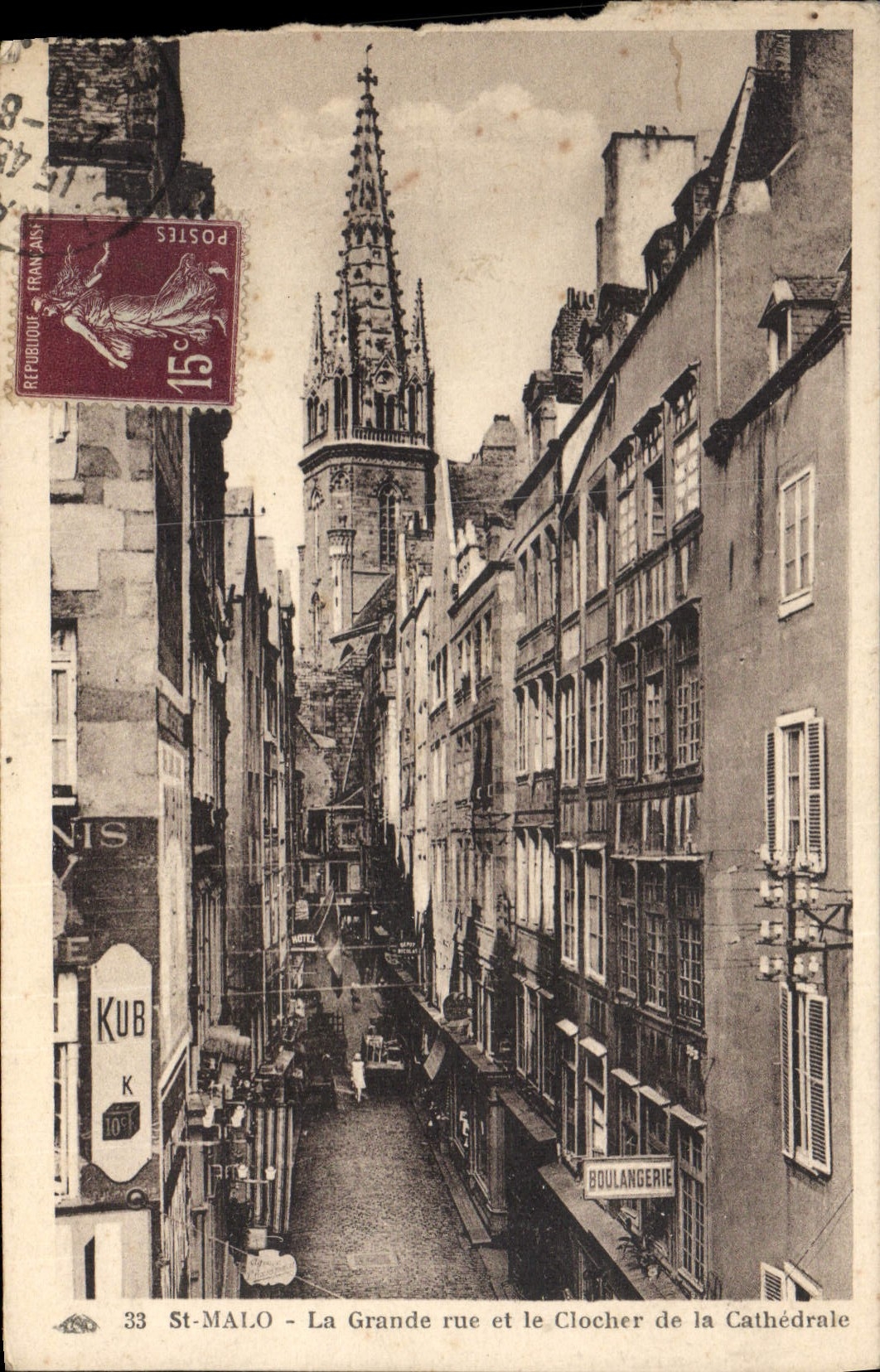 CPA St Malo La Grande rue et le Clocher de la Cathedrale 