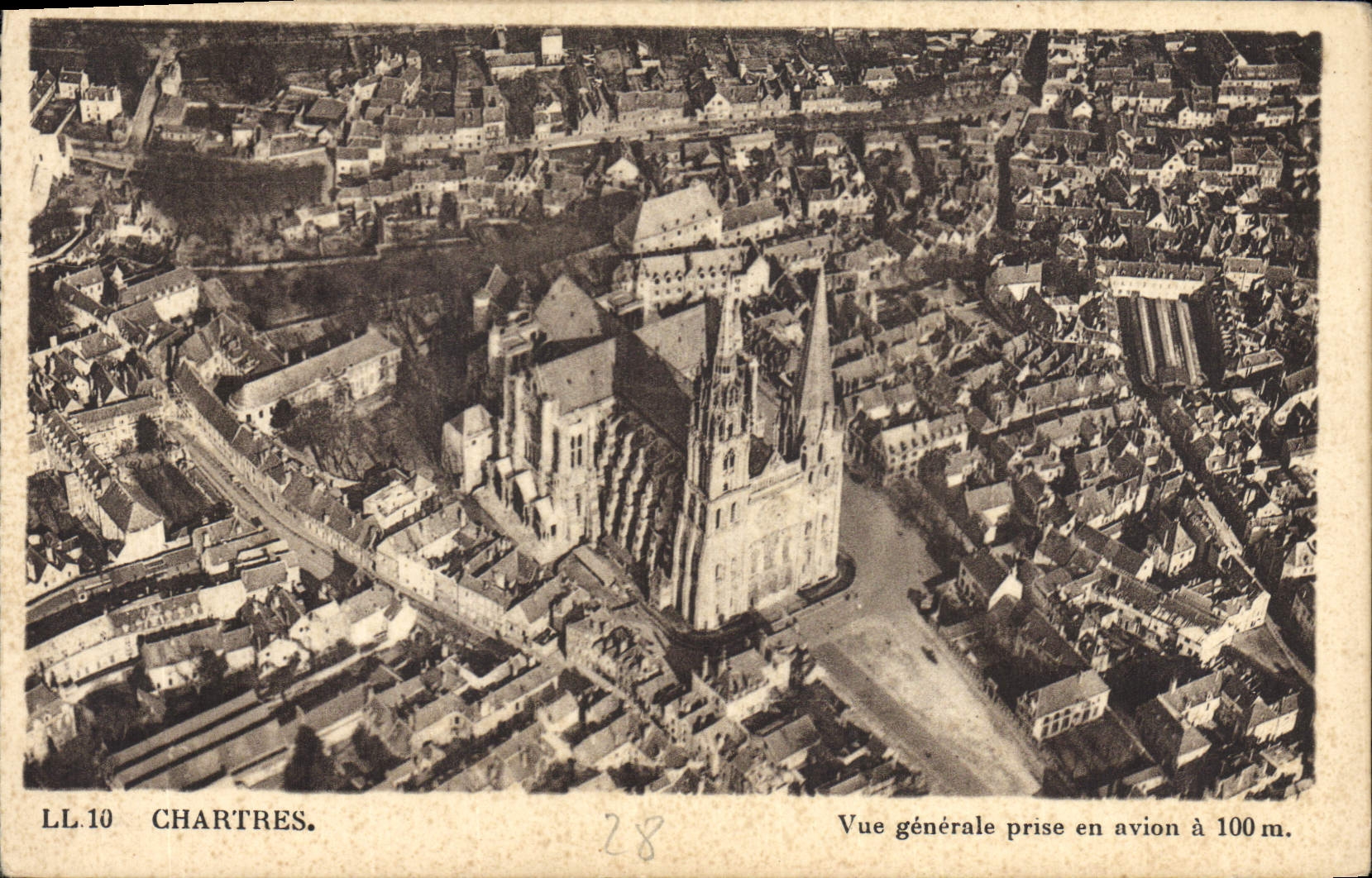 CPA Chartres Vue generale prise en avion a 100 m 