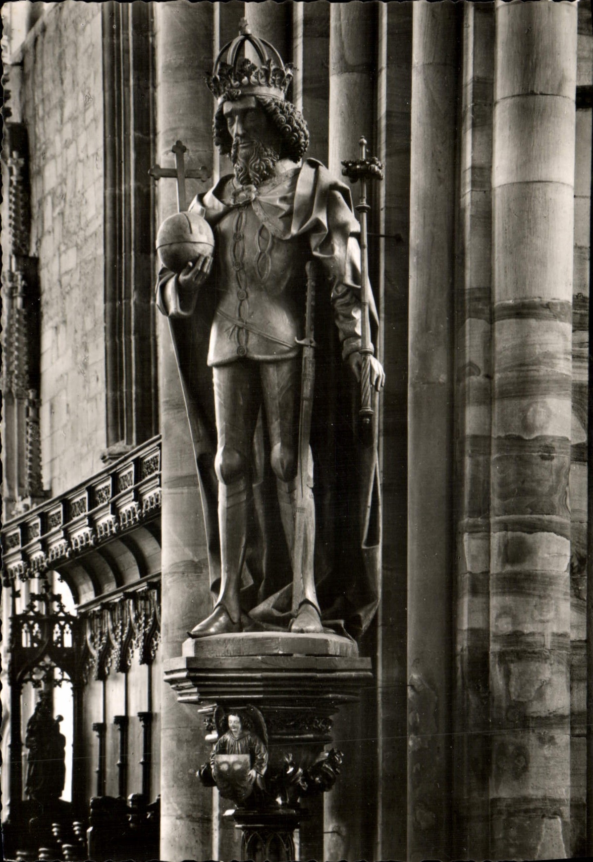 CPA St Reinoldi Kirche in Dortmund Hozskulptur Kaiser Karls des Groren