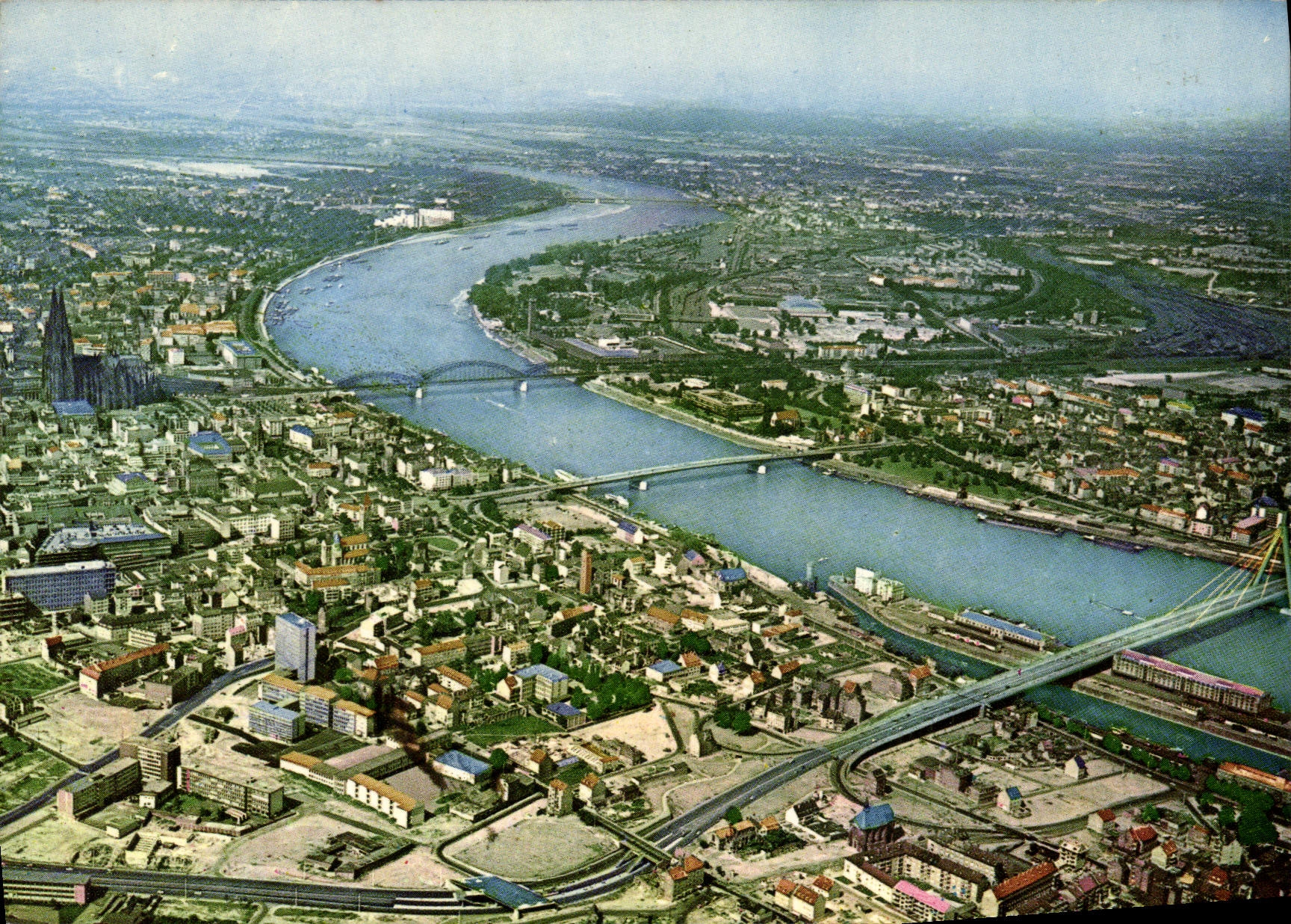 CPA Koln am Rhein Stadtblick mit Rheinlauf und Dom