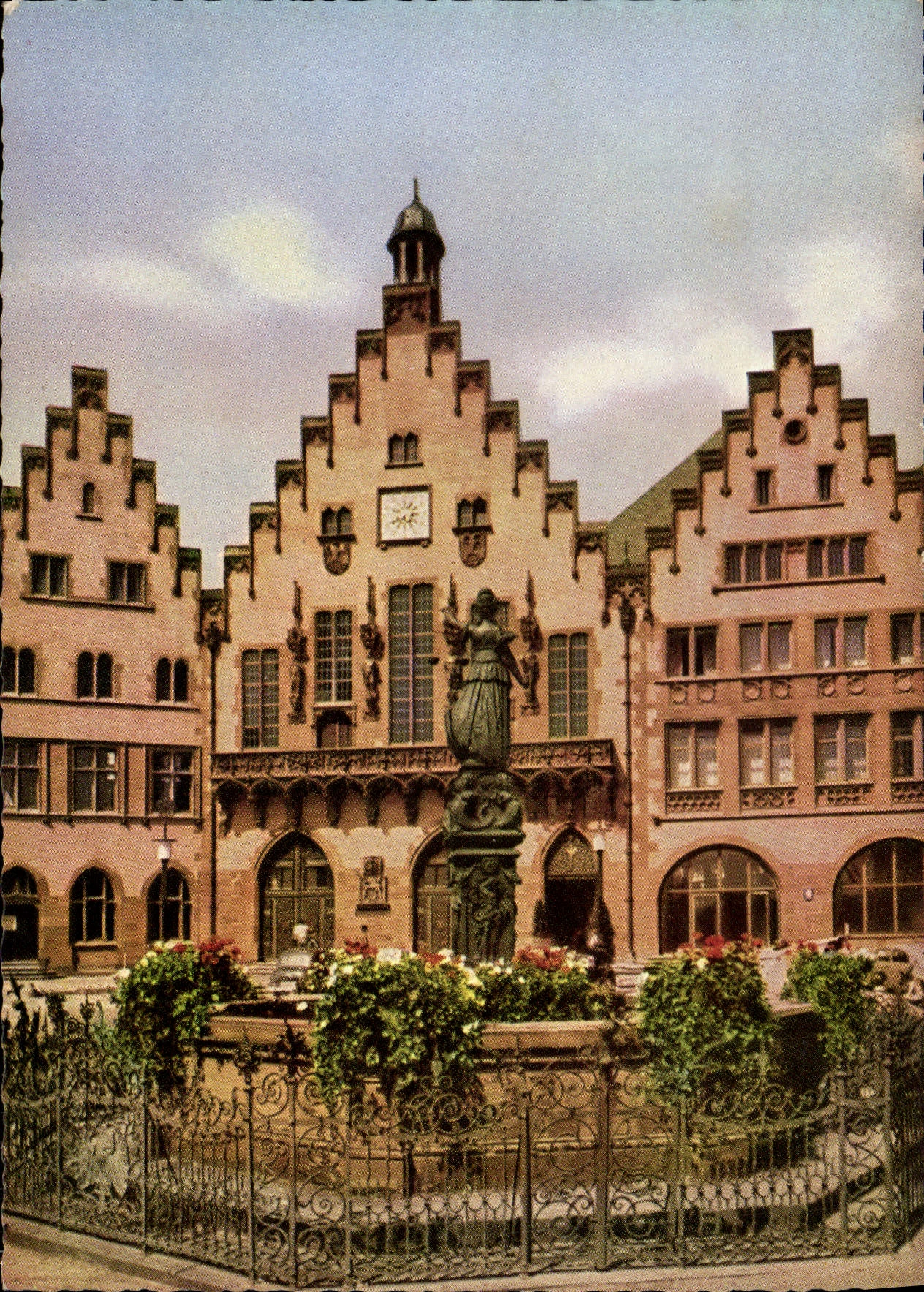 CPA Frankfurt AM Main Ramer Rathaus und Gerechtigkeitsbrunnen 