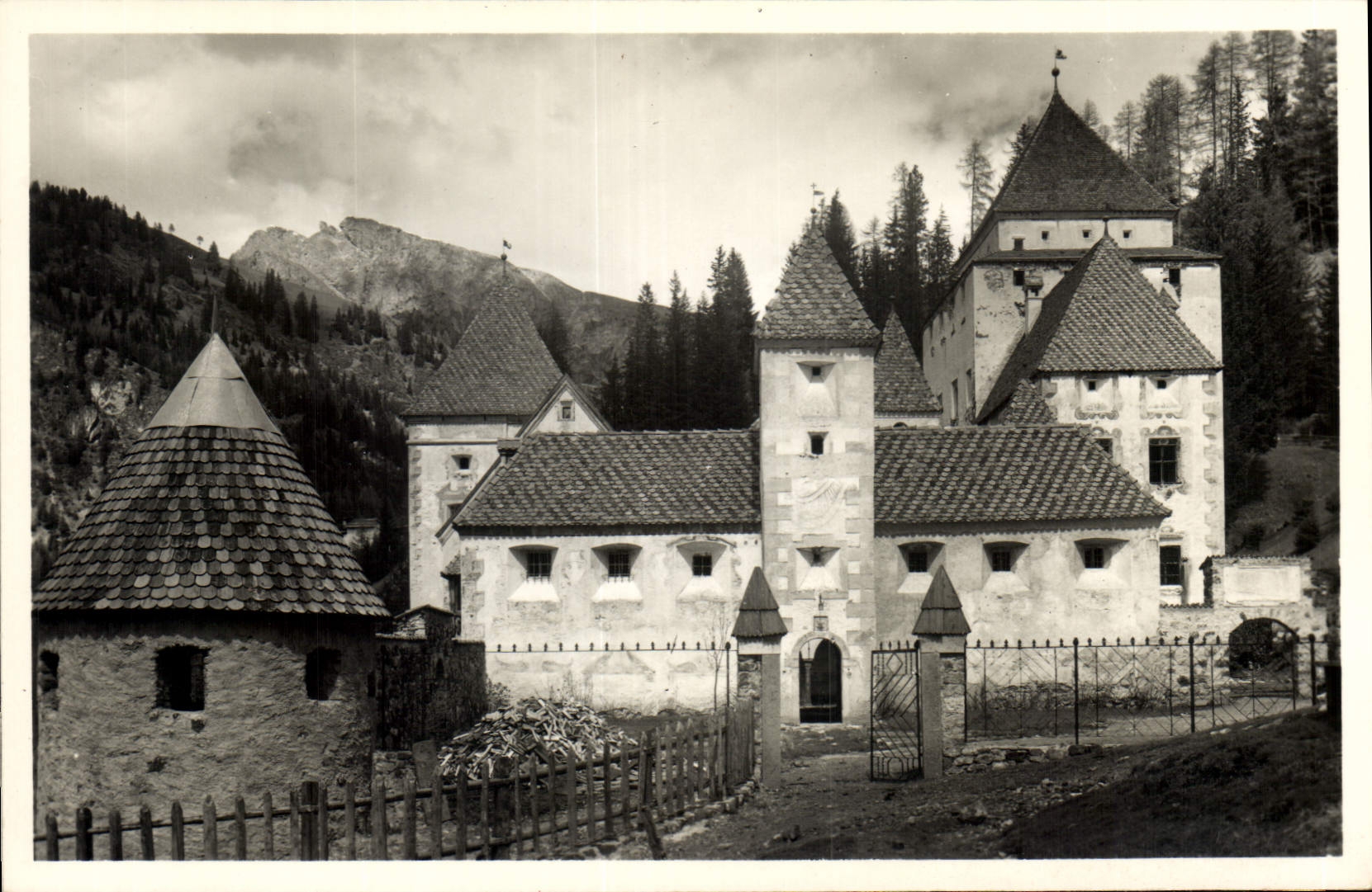 CPA Castel Gardena press S Cristina Gardena Dolomiti