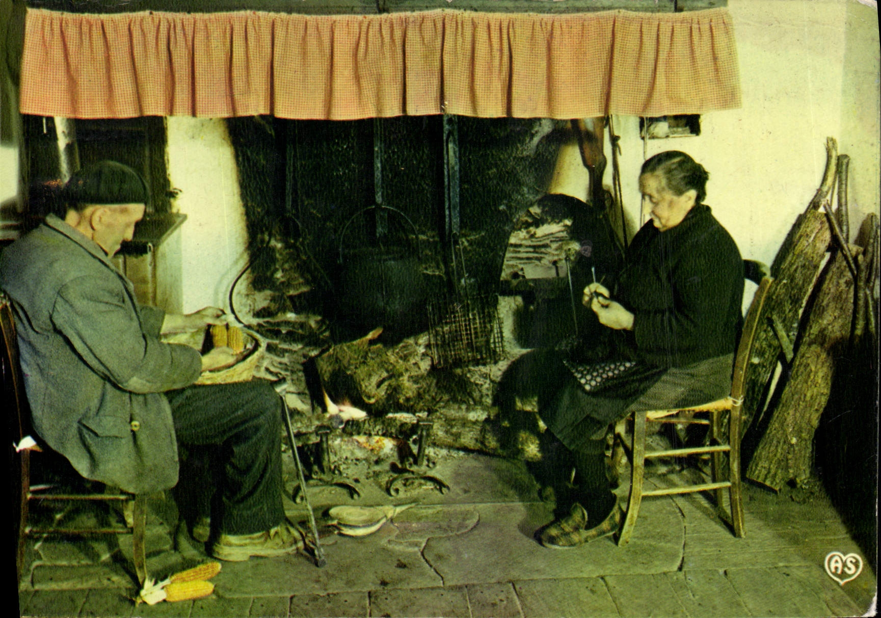 CPA La Veillee au Coin du Feu Lou Cantou 