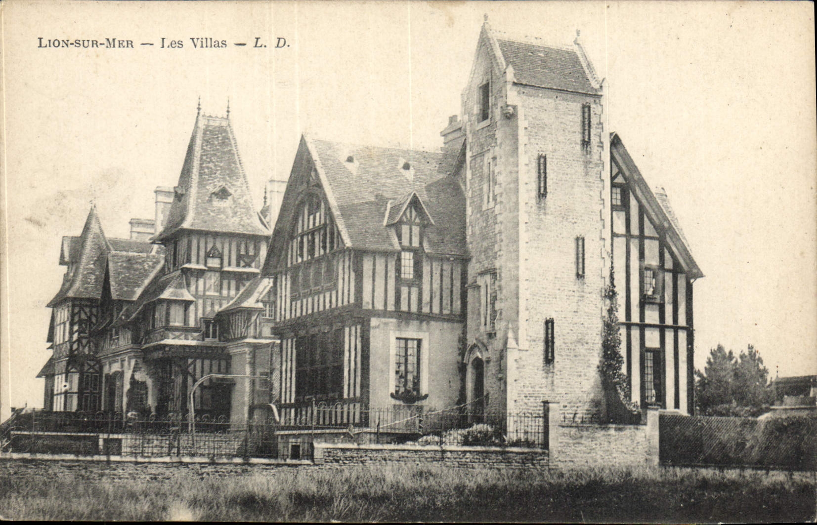 CPA Lion sur Mer Les Villas 