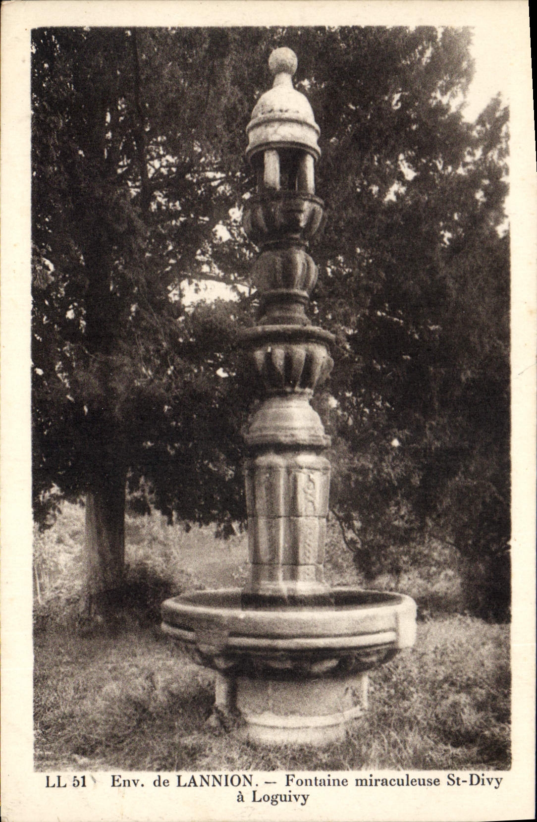 CPA Env de Lannion Fontaine miraculeuse St Divy a Loguivy