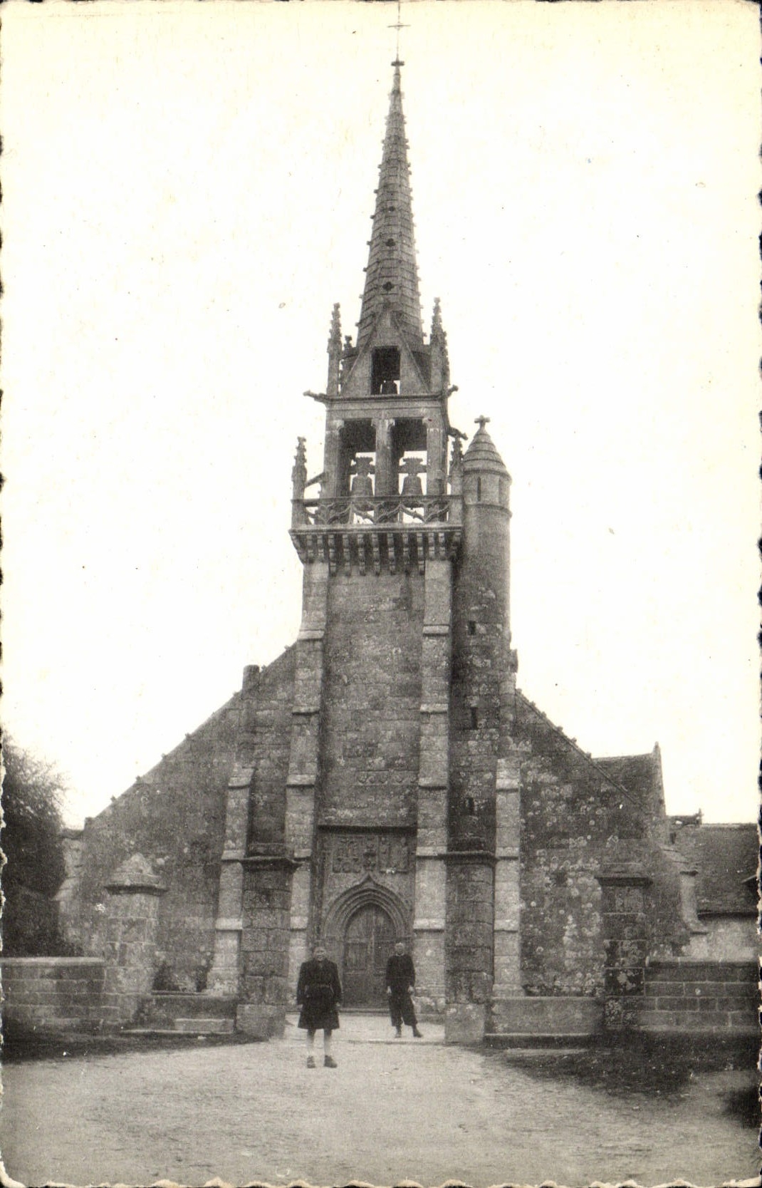 CPA Plounevez Moedec C du N Facade de l'Eglise 