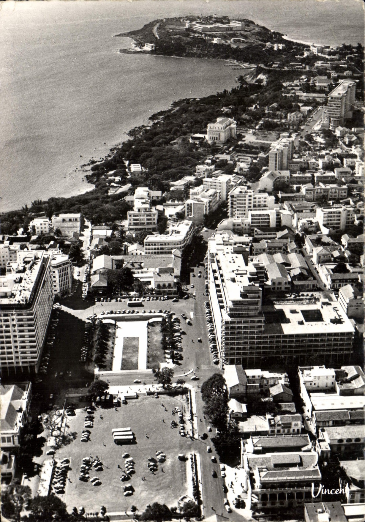 CPA Dakar Senegal La Place Colbert et l'Avenue Roume