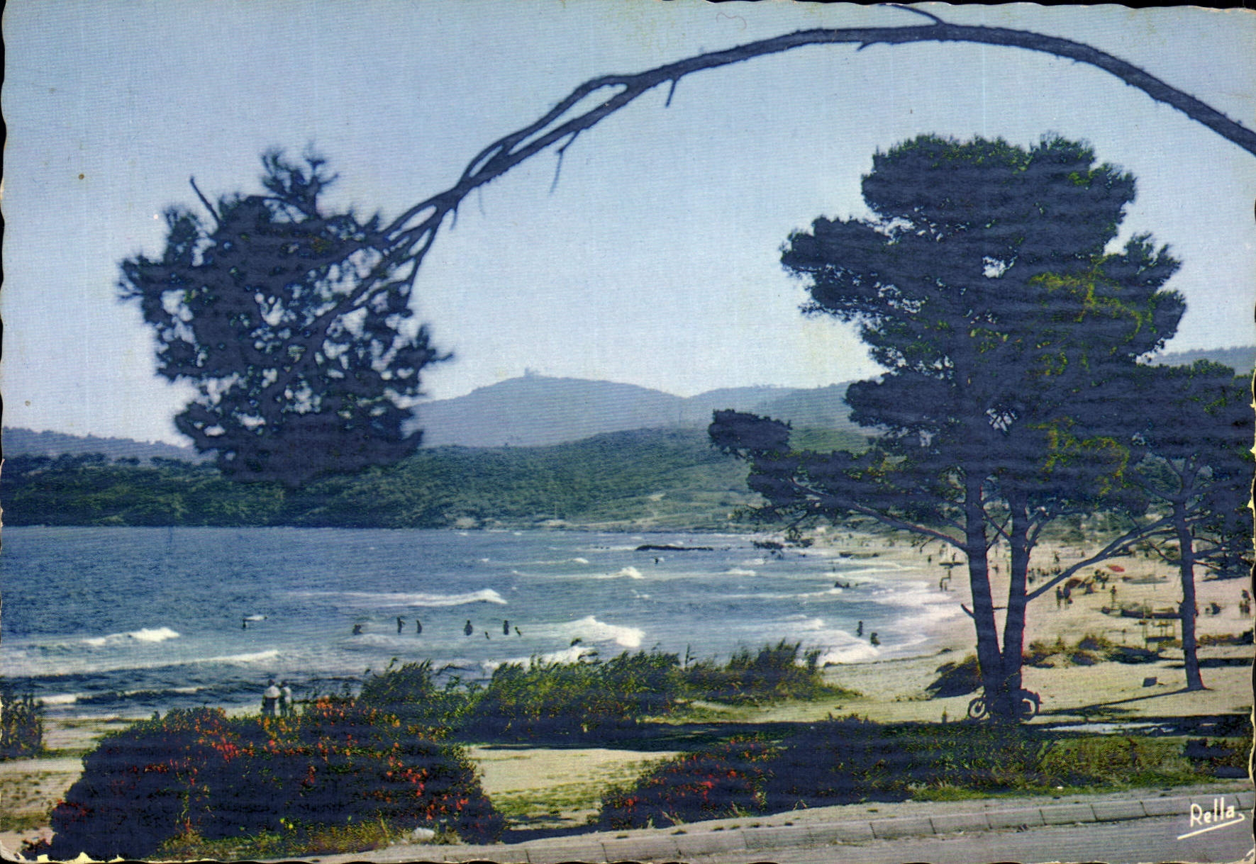 CPA La Cote des Maures Bormes les Mimosas Var La Plage de la Faviere a deux