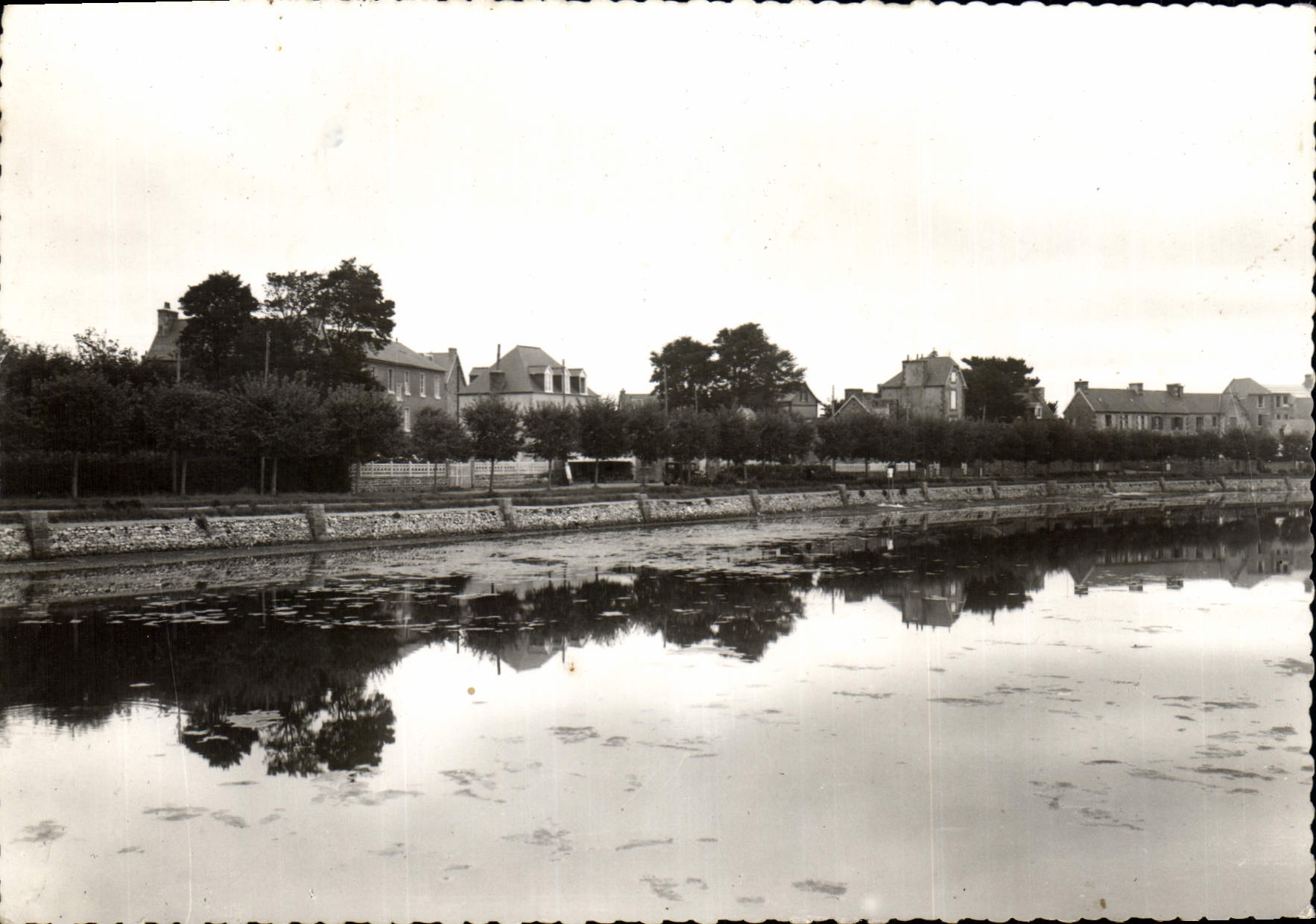 CPA Perros Guirec Cotes du Nord Le Lac