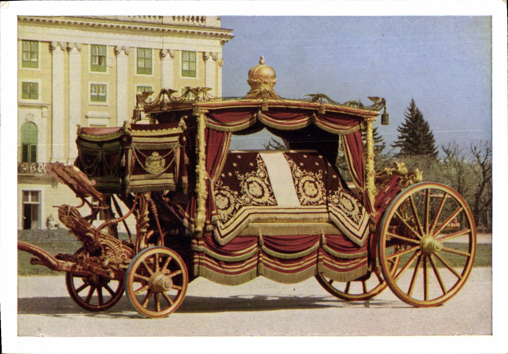 CPM Wien Kunsthistorisches Museum Wagenburg in Schonbrunn Roter Leichenwagen des Wiener Hofes 