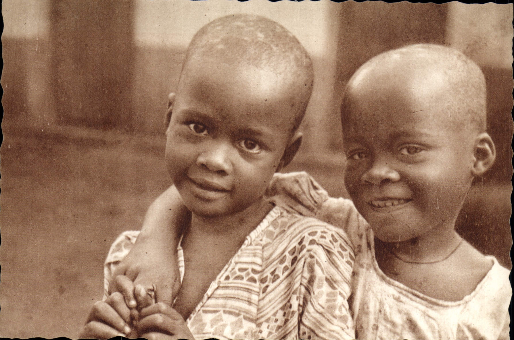 CPA Cameroun Petites jumelles orphelines recueillies par la Mission d'Omvan
