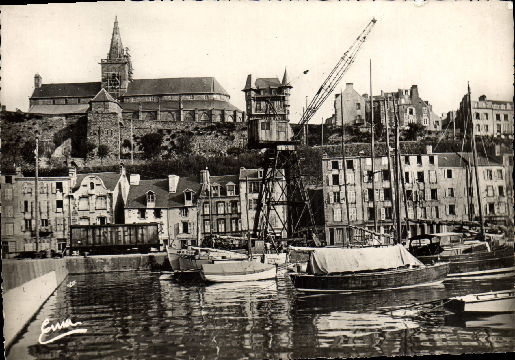 CPM Granville Un Coin du Port Bateaux 