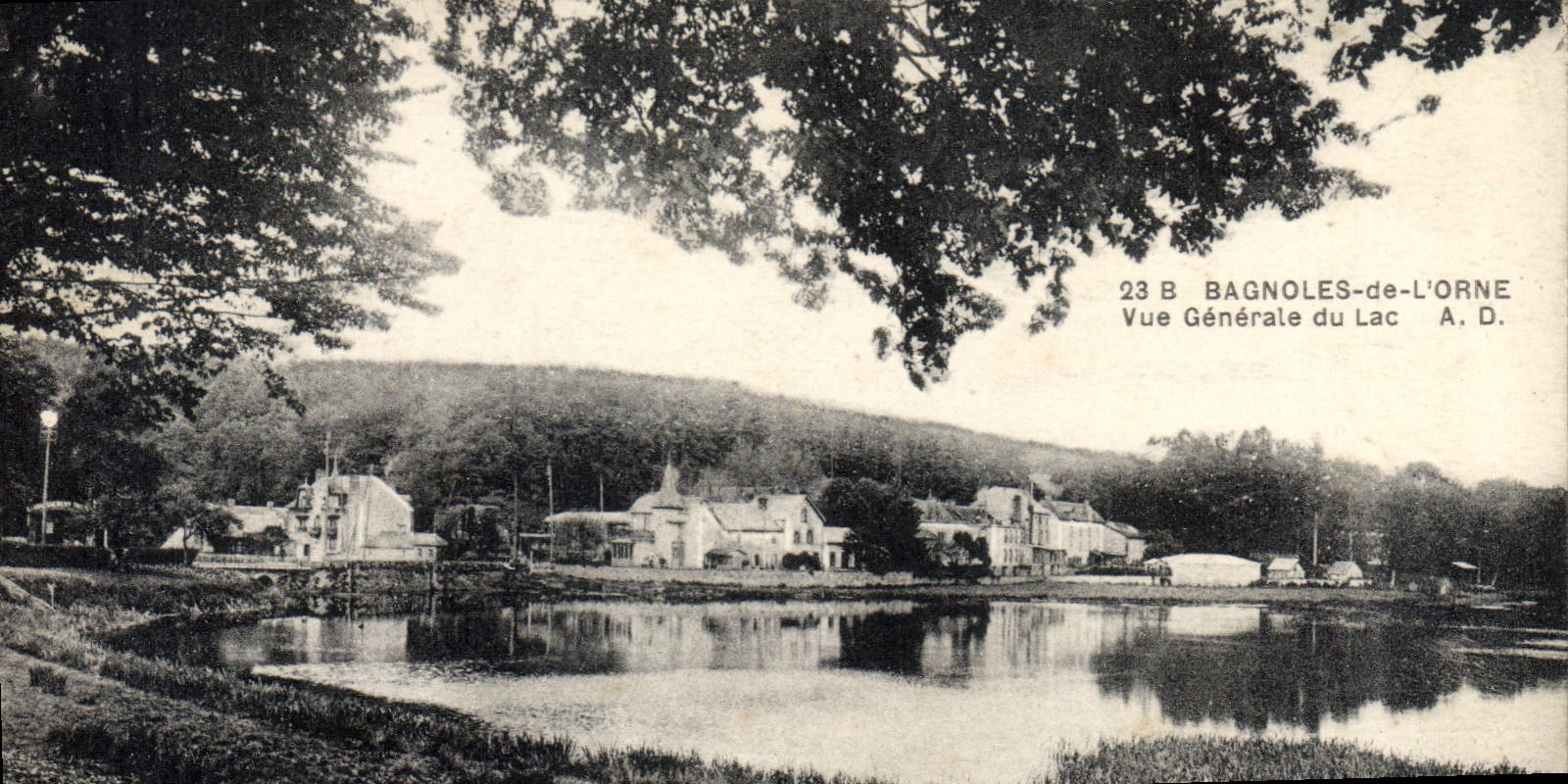 CPA Bagnoles de L'Orne Vue Generale du Lac