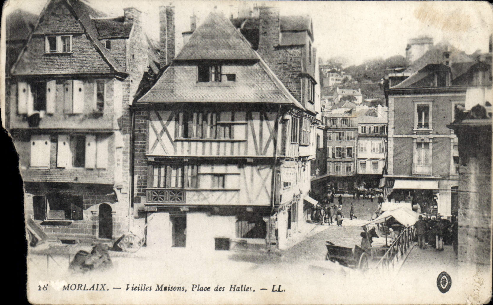CPA Morlaix Vieilles Maissons Place des Halles
