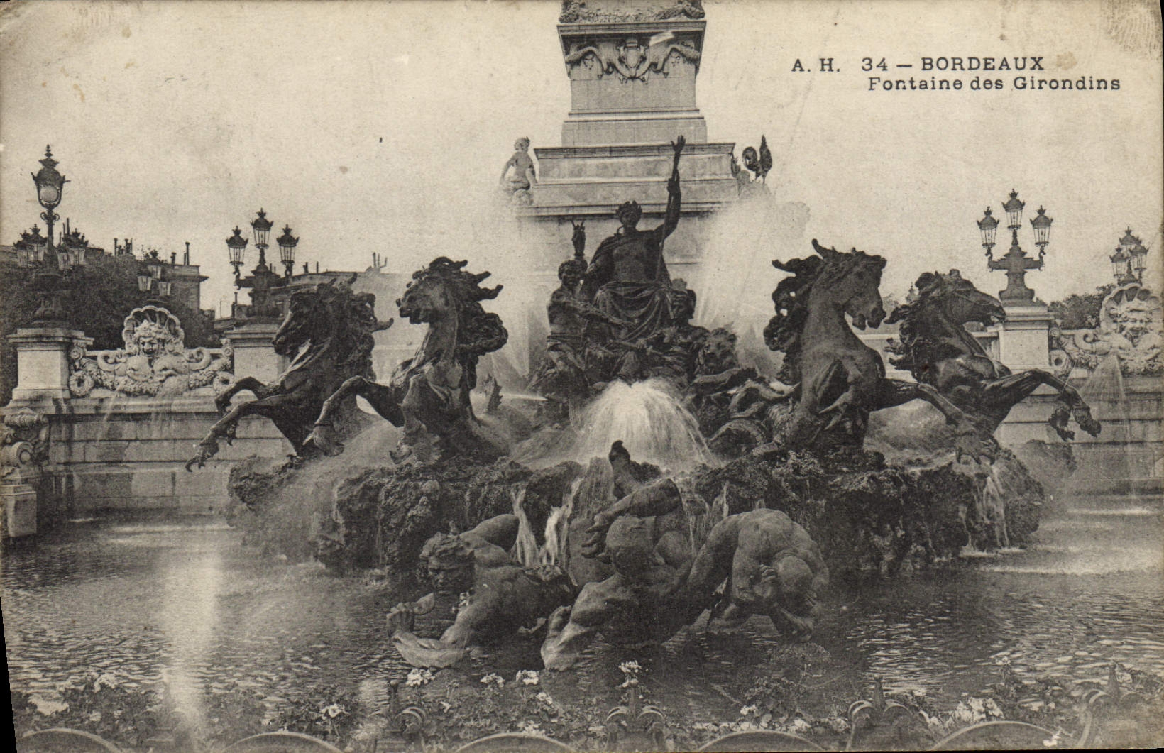 CPA Bordeaux Fontaine des Girondins 