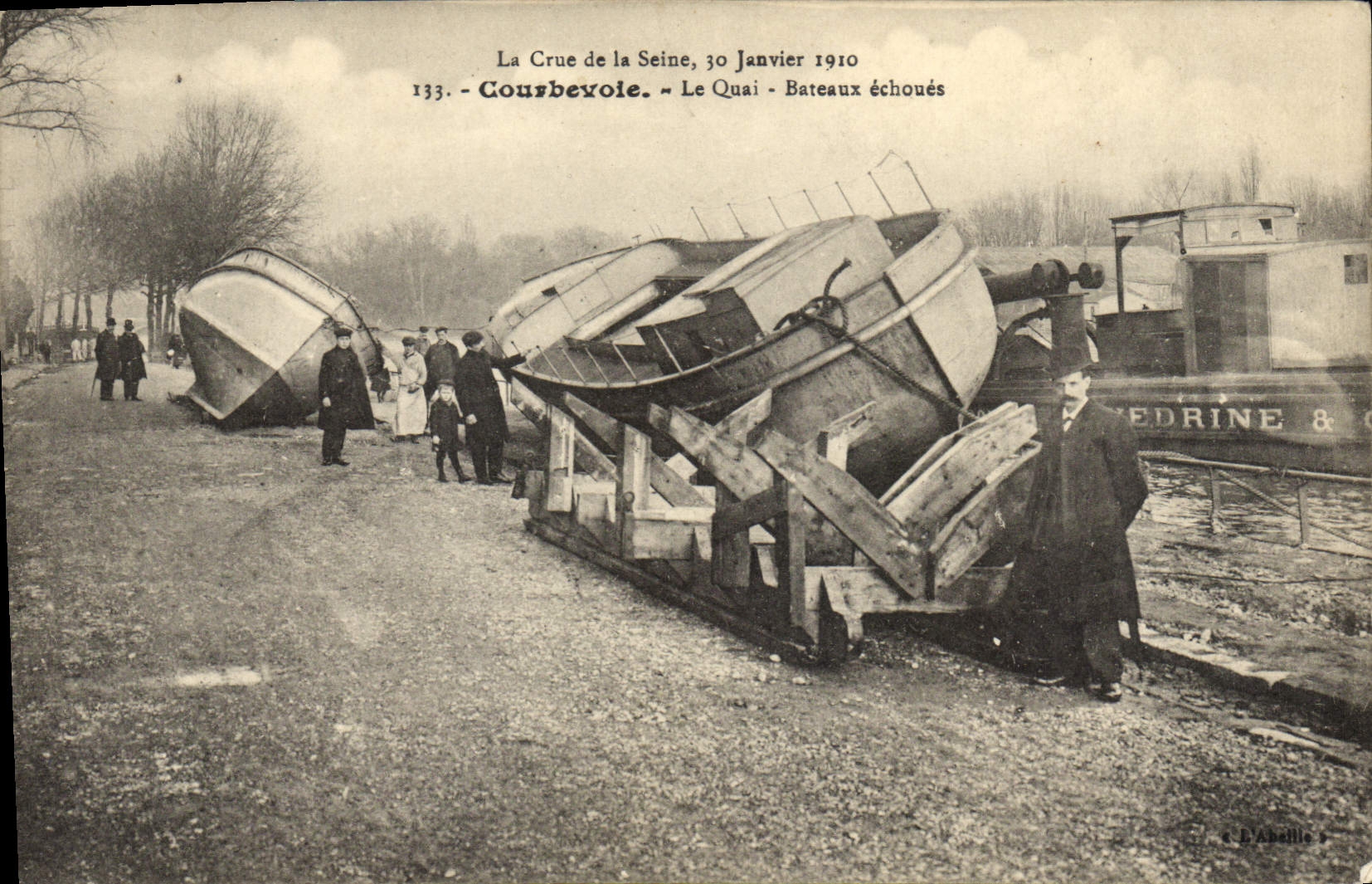 CPA La Crue de la Seine 30 Janvier 1710 Courbevoie Le Quai Bateaux echoues 