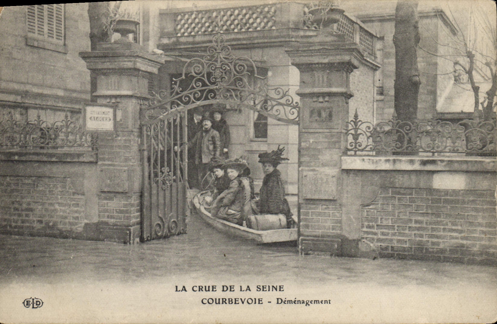 CPA La Crue de la Seine Courbevoie Demenagement