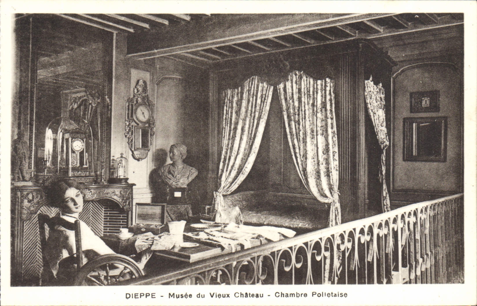 CPA Dieppe Musee du Vieux Chateau Chambre Polletaise 