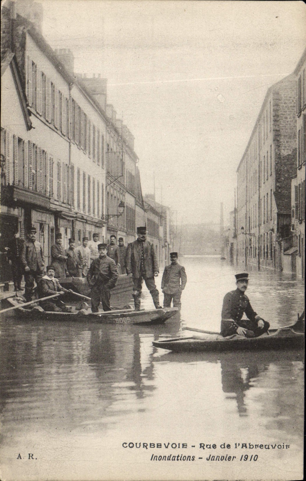 CPA Courbevoie Rue de l'Abreauvoir 