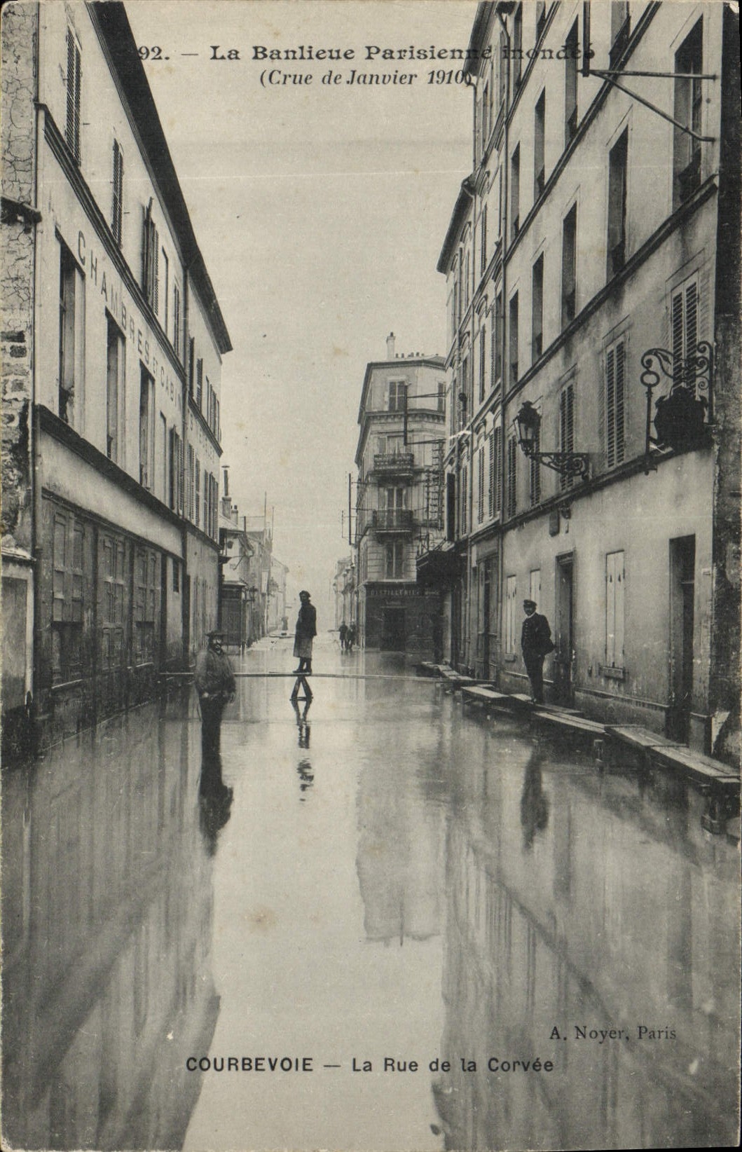 CPA La Banlieue Parisienne inondes Crue de Janvier 1910 Courbevoie La Rue de la Corvee 