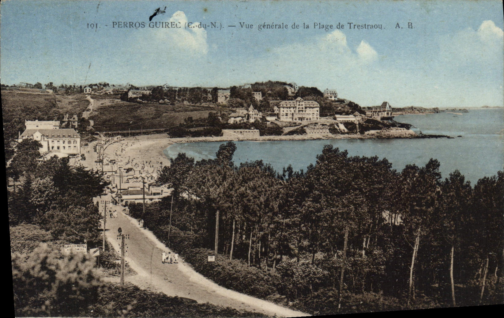 CPA Perros Guirec C du N Vue generale de la Plage de Trestraou 