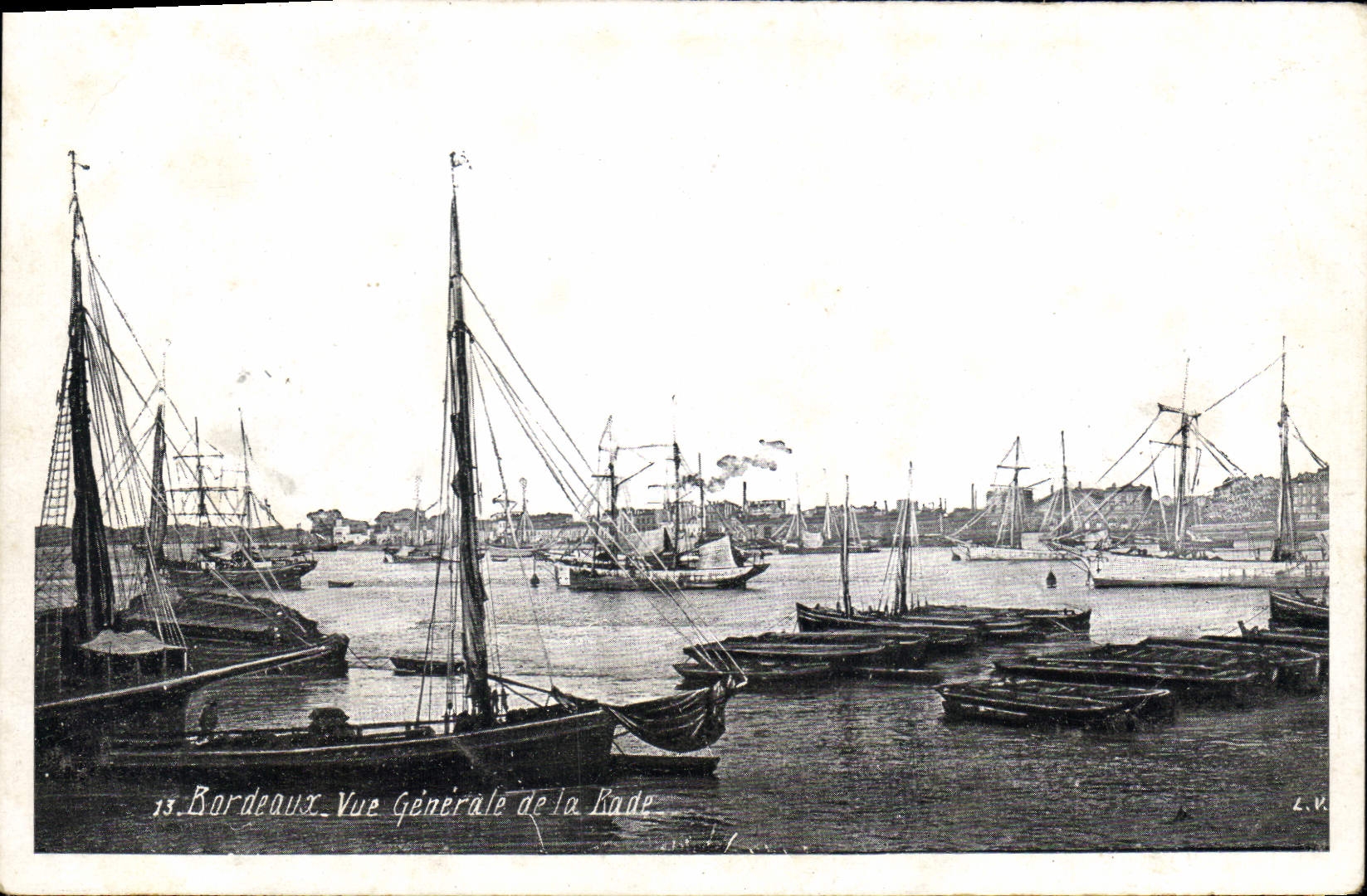 CPA Bordeaux Vue Generale de la Rade Bateaux