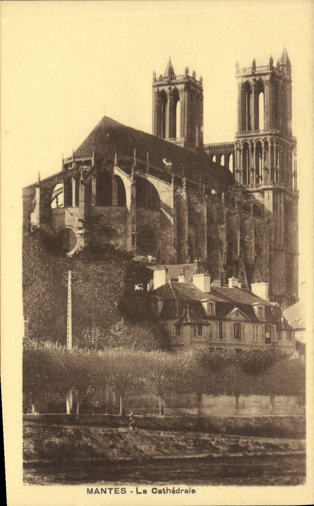 CPA Mantes La Cathedrale 