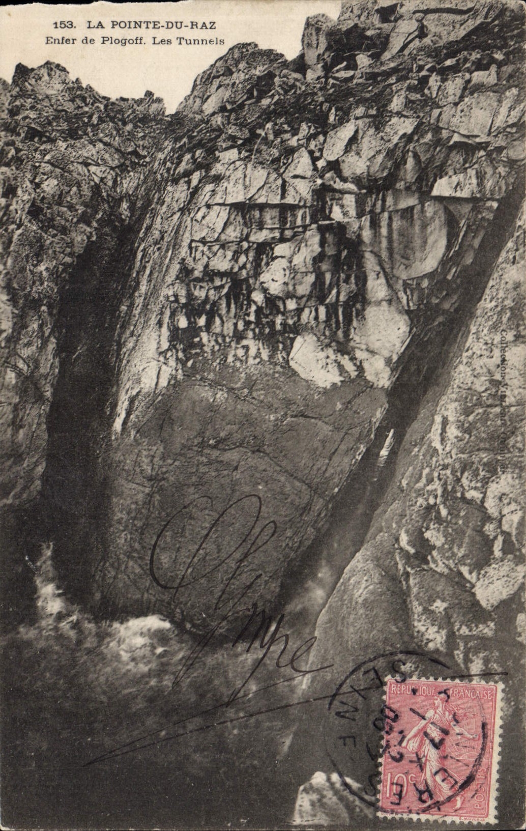 CPA La Pointe Du Raz Enfer de Plogoff Les Tunnels