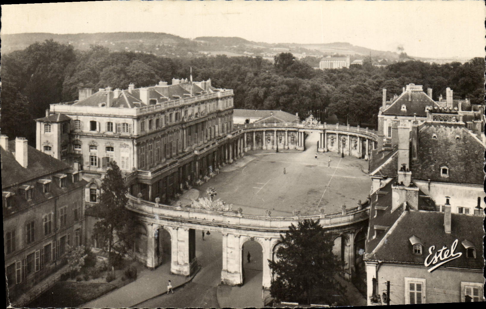 CPA Nancy L'Hemicycle de la Place de la Carriere 