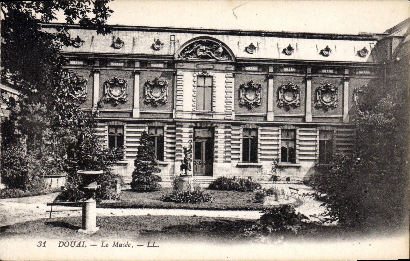 CPA Douai Le Musee 