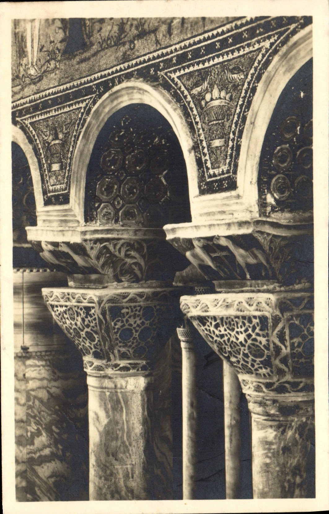 CPA Ravenna Templo di S Vitale Capitelli delle colonne del presbiterio