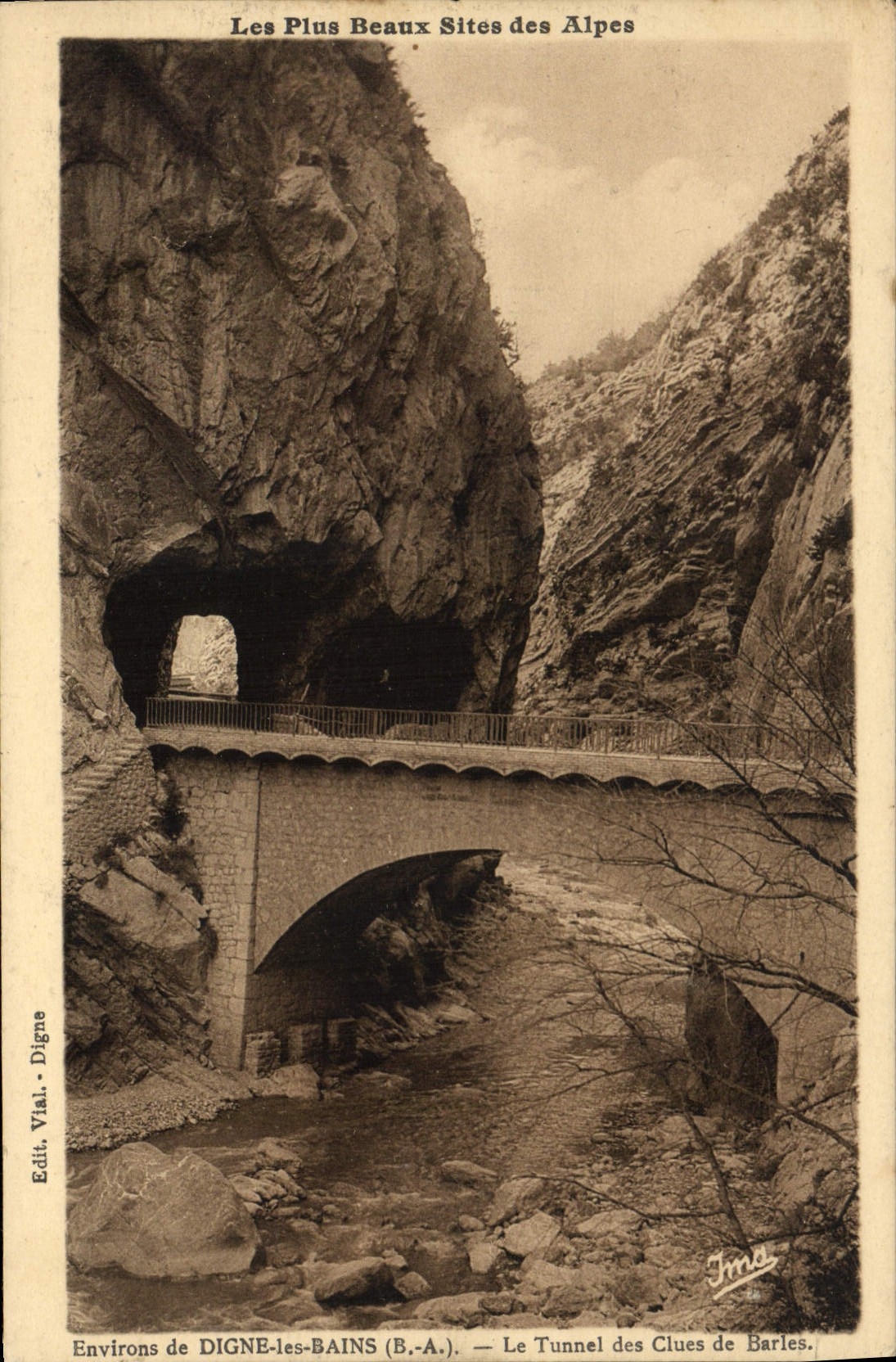 CPA Les Plus Beaux Sites des Alpes Environs de Dignes les Bains