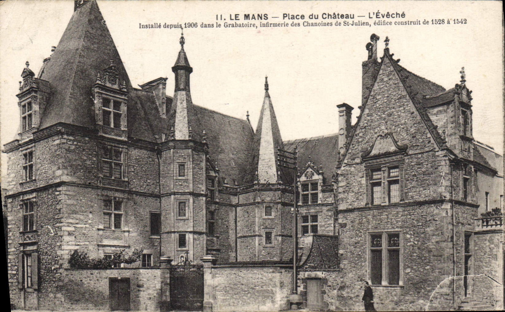 CPA Le Mans Place de Chateau L'Eveche 