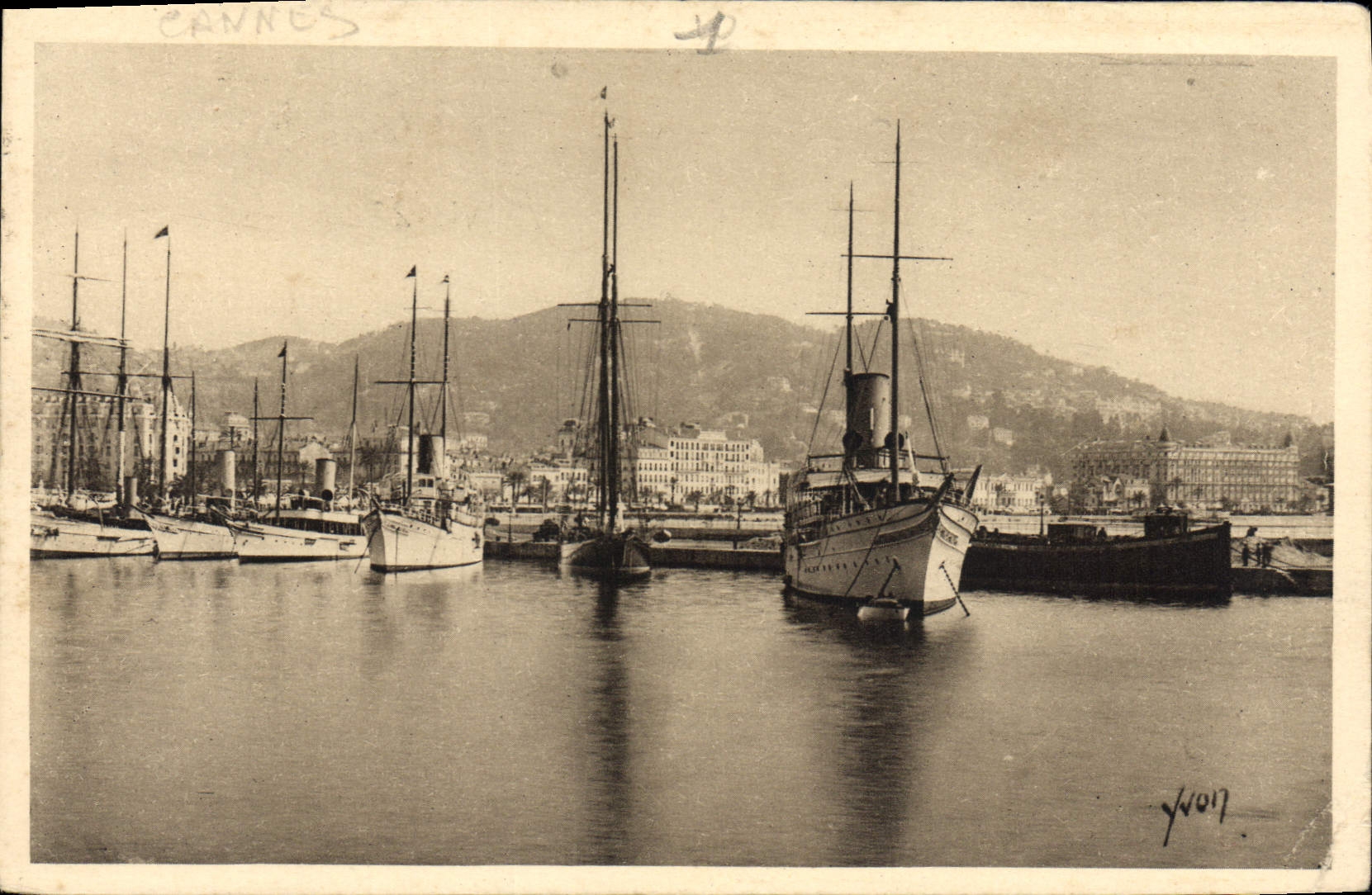 Cannes Le Port Bateaux