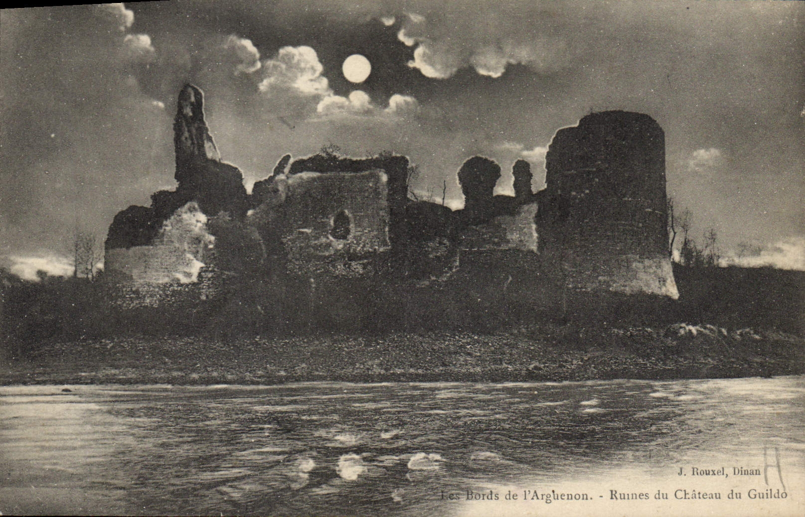 CPA Les Bords de l'Arghenon Ruines de Chateau du Guildo 
