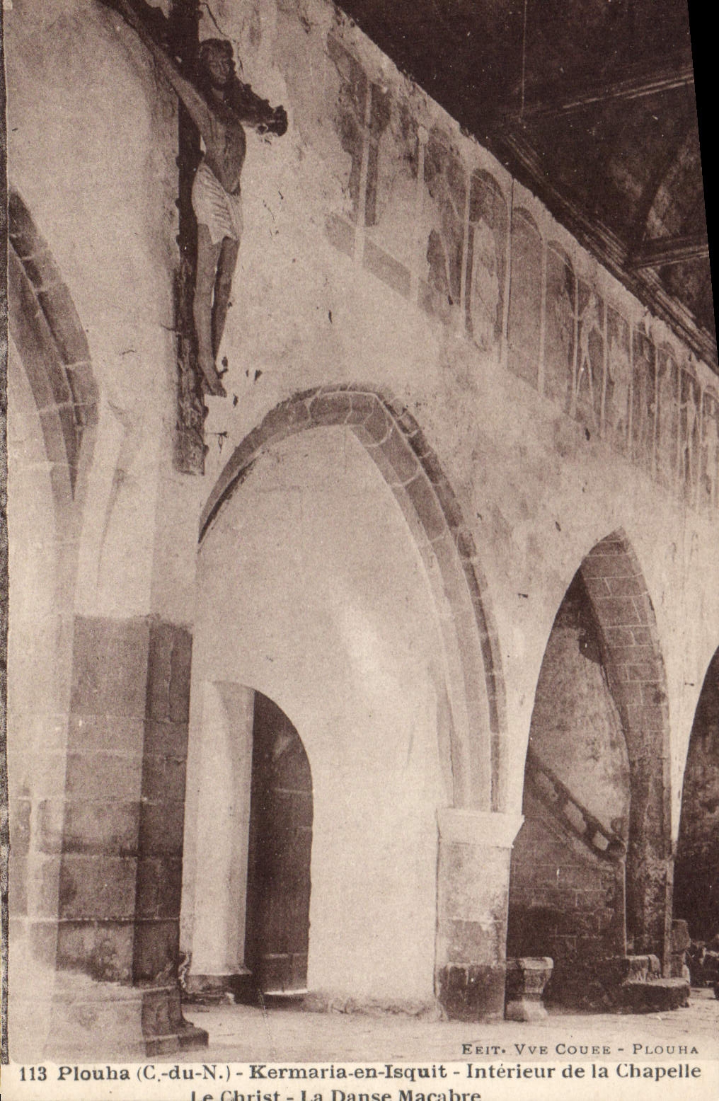 CPA Plouha Kermaria en Isquit Interieur de la Chapelle