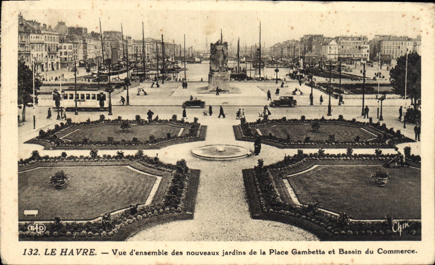CPA Le Havre Vue d'ensemble des nouveaux jardins de la Place Gambetta et Bassin du Commerce 