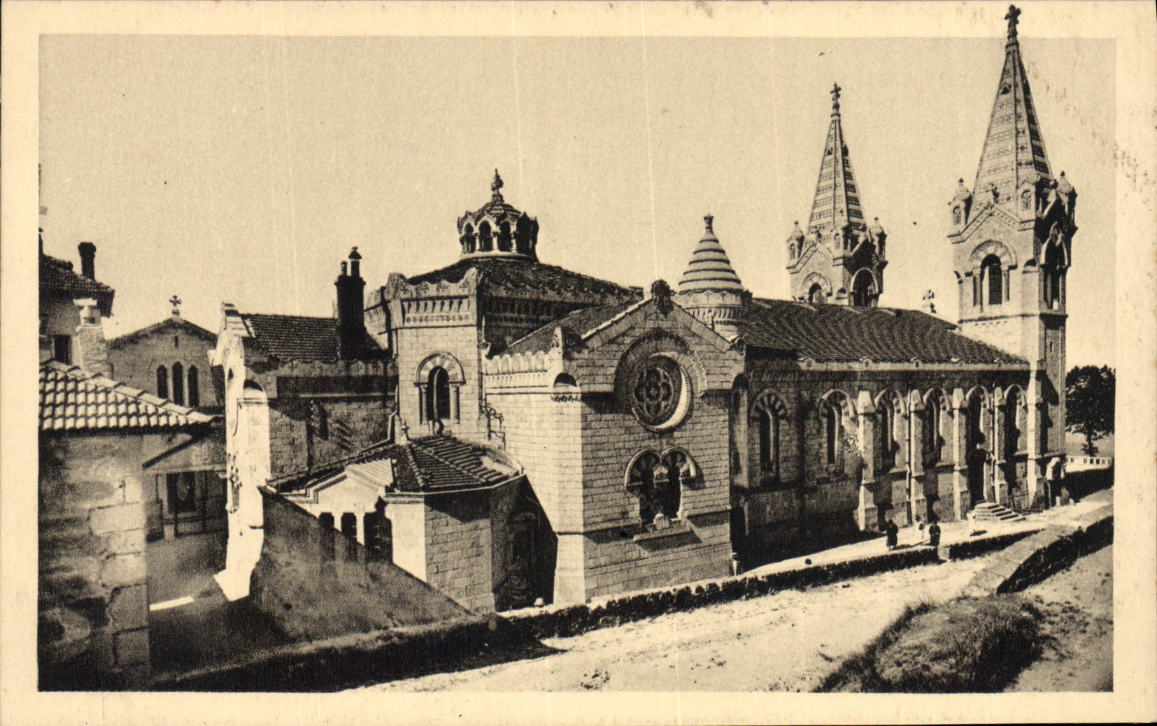 CPA La Louvesc Ardeche Exterieur de la Basilique