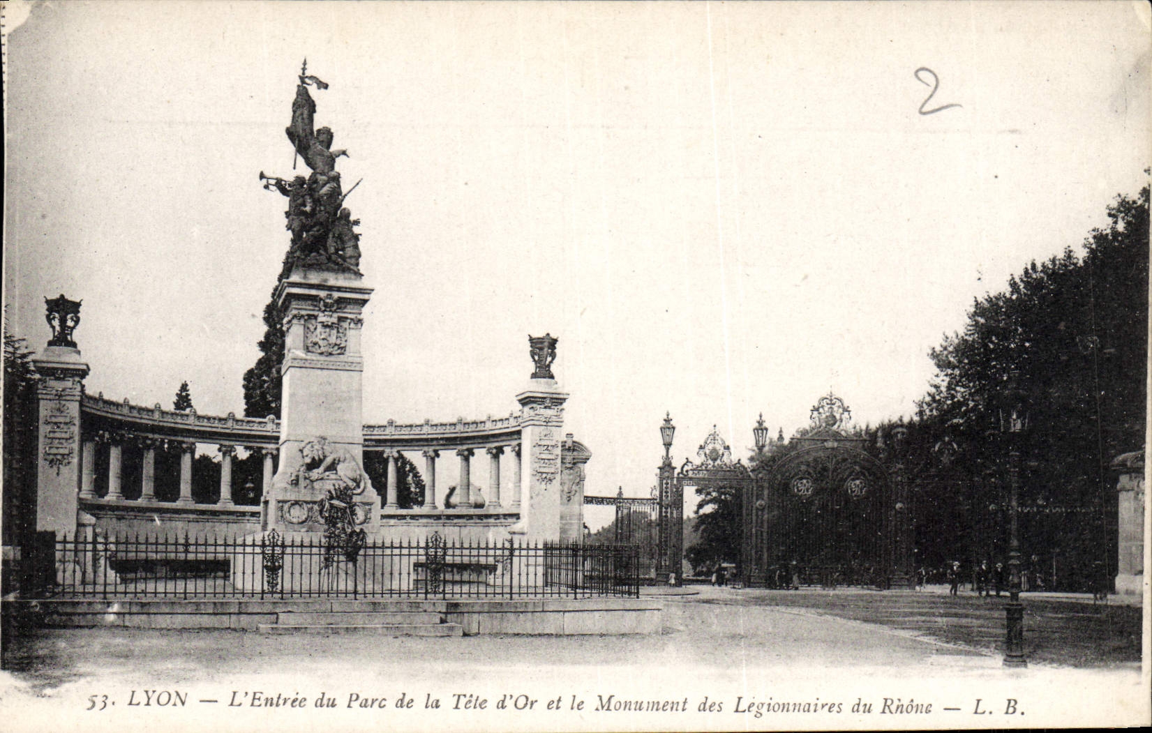 CPA Lyon L'Entree du Parc de la Tete d'Or et le Monument des Legionnaires du Rhone