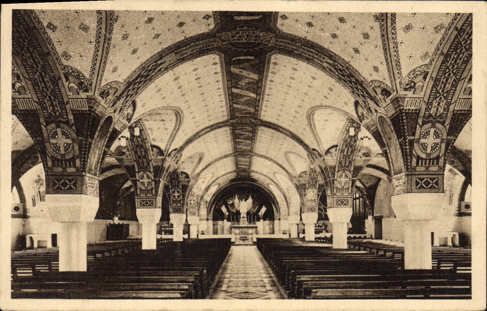 CPA La Basilique de Lisieux La crypte